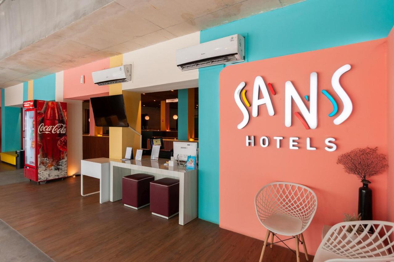 Sans Hotel Finest Medan Exterior foto