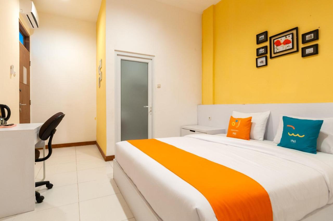 Sans Hotel Finest Medan Exterior foto